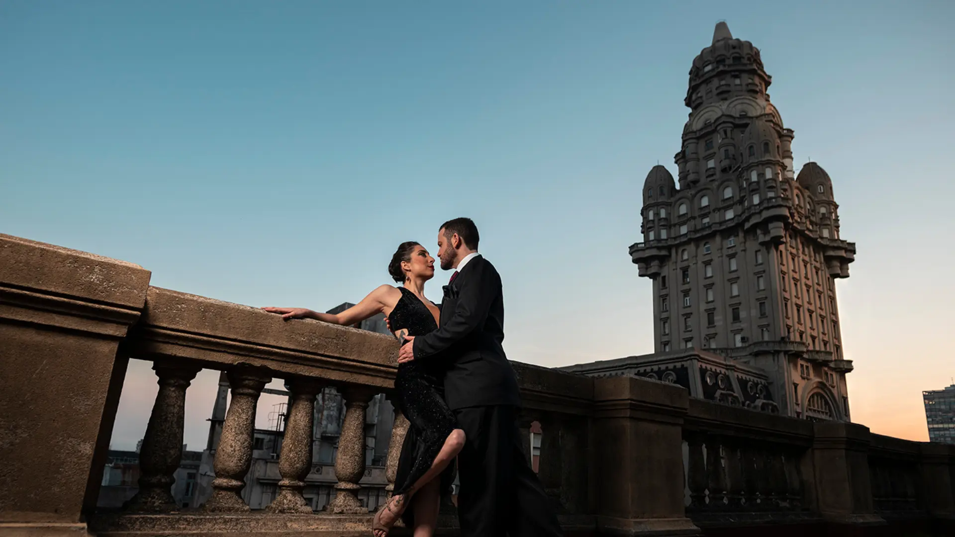 Palacio Salvo y tango en Montevideo